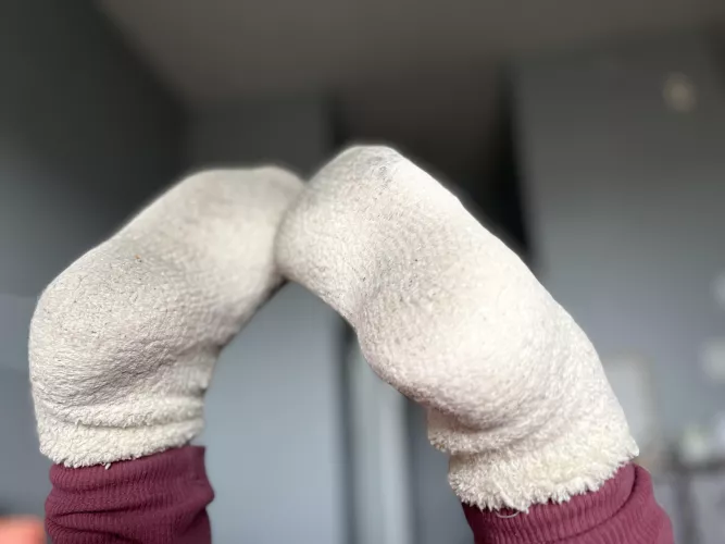 Just lounging in my fuzzies😘