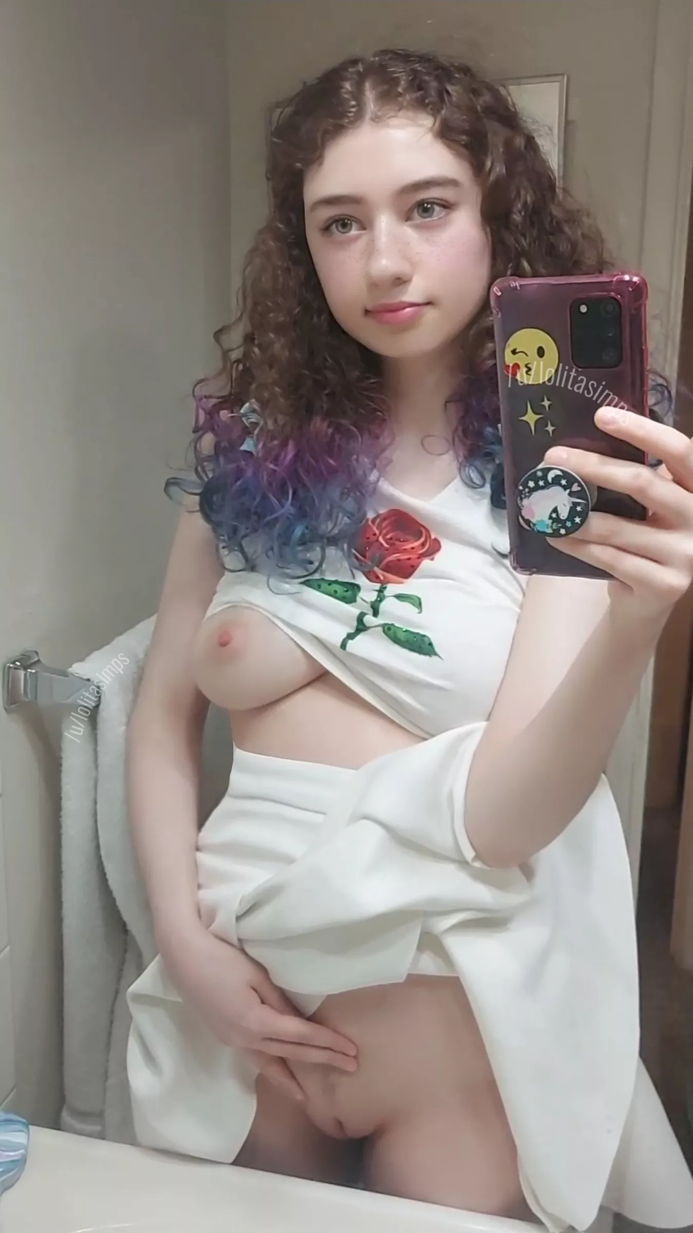 Showing off my tiny rosebud 🌹❤