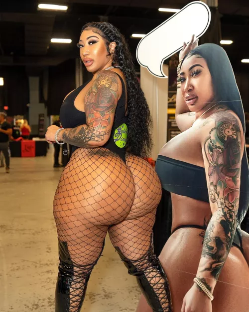 The queen booty 👑🍑