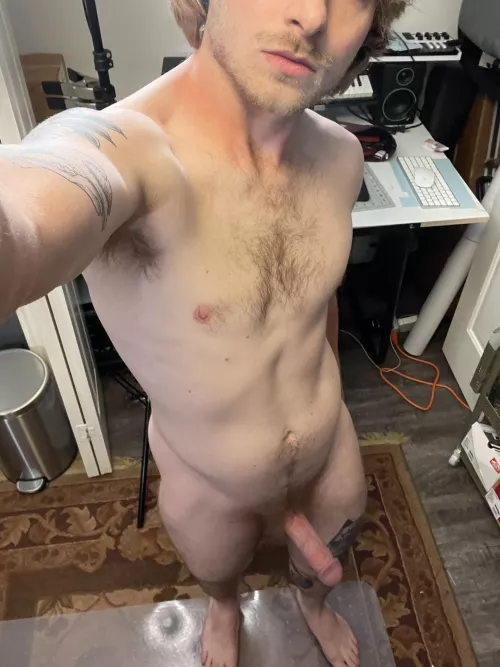 Wish I was getting sucked but I’m not so here’s a nude