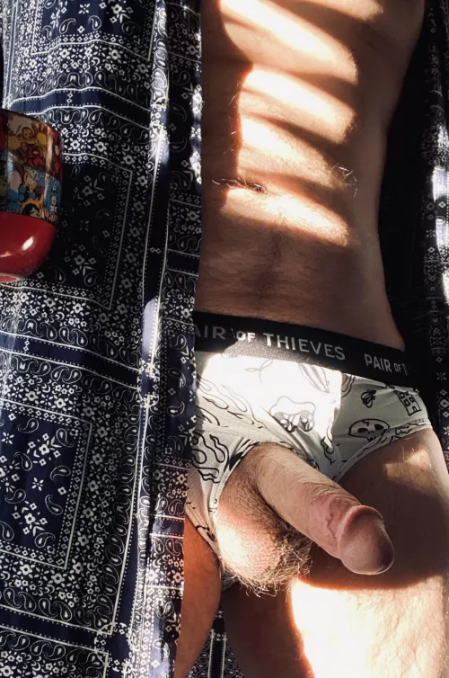 Woke up hung over and needing to cum.. help a bro out? 😏💦😅