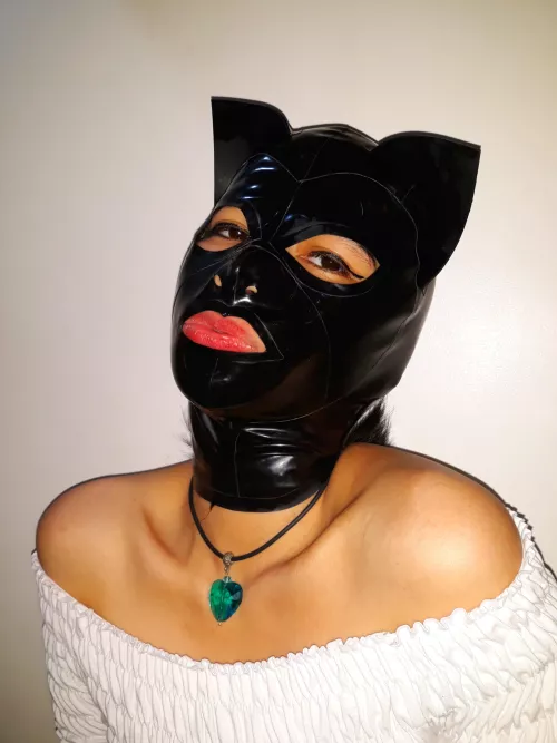 Being a good kitten. 🖤