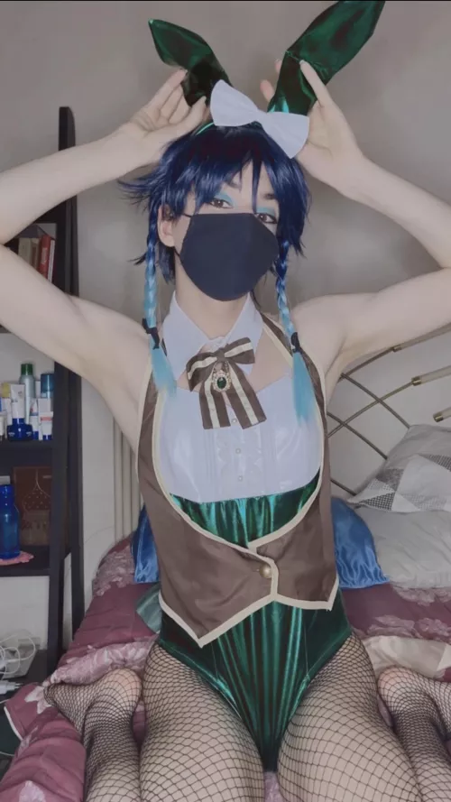 Can this bunny ask for some headpats? 🥺