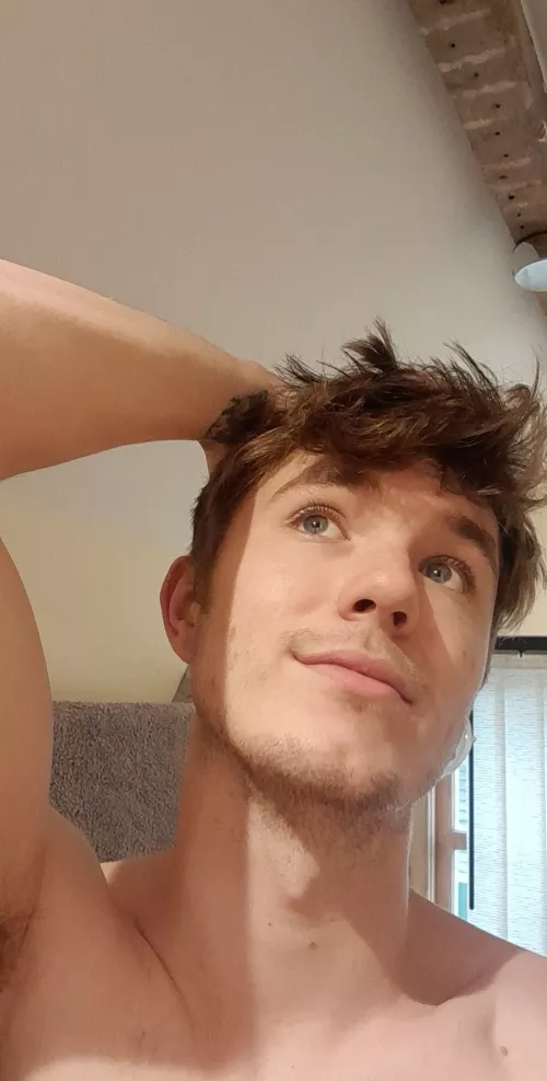 Cant decide If I want too cut my hair or keep it longer🤔