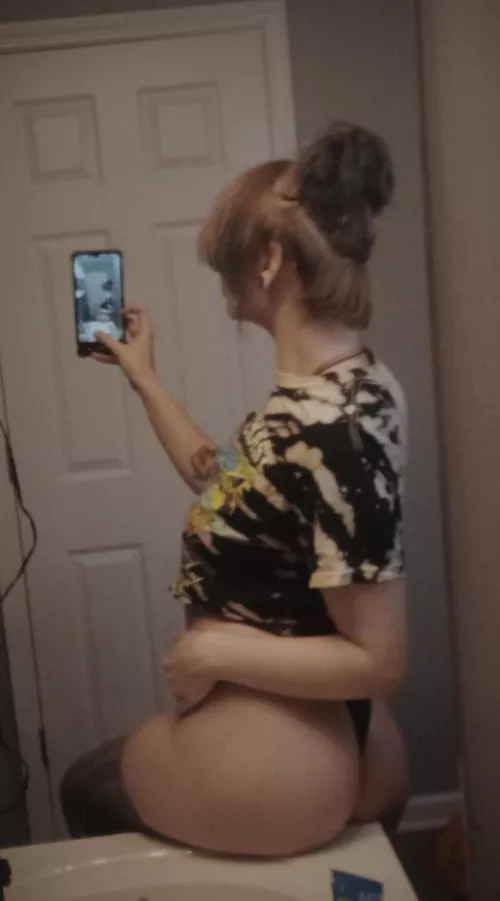 cutie w a lil booty 😇