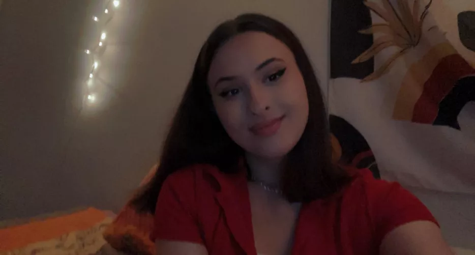 Hi 💞 take a look at my bio 🥺🫶🏻