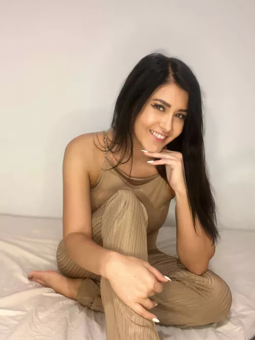 I want to explore my inner slut. Help me out daddy? 🥰