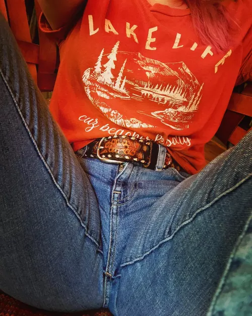 If I sit like this, does it turn you on more