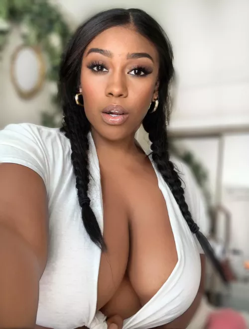 I’m getting tired of studying babe…help me take this off😈😈