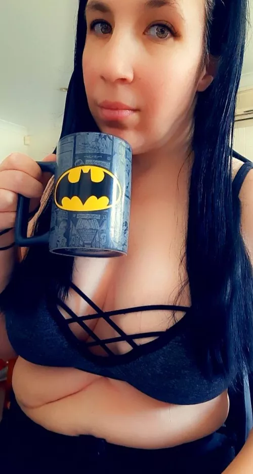 It seems so wrong to keep the ladies contained on their special day! Happy Tuesday lovelies 😘