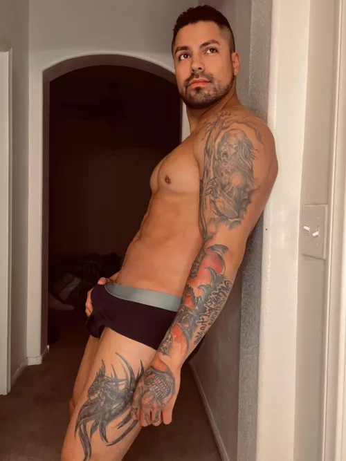 Just hangin out 😏