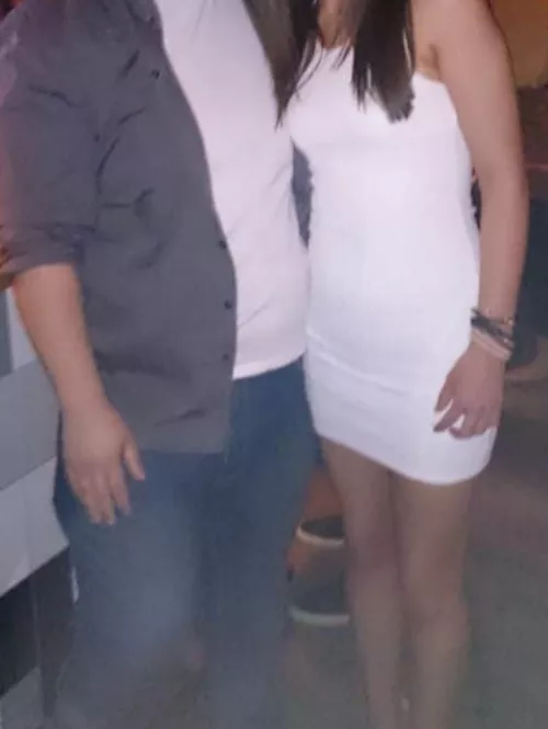 M(34)4F/FM. Male half of a couple here, away for work at the moment so super horny! Have a few pics to swap but maybe be more for guys who enjoy others jerking off over the missus 😉Not looking for single males. Kick and Tele is Mickster1987, or DM her