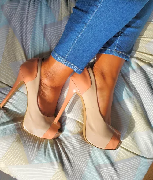 Platform Heels & Jeans ❤️