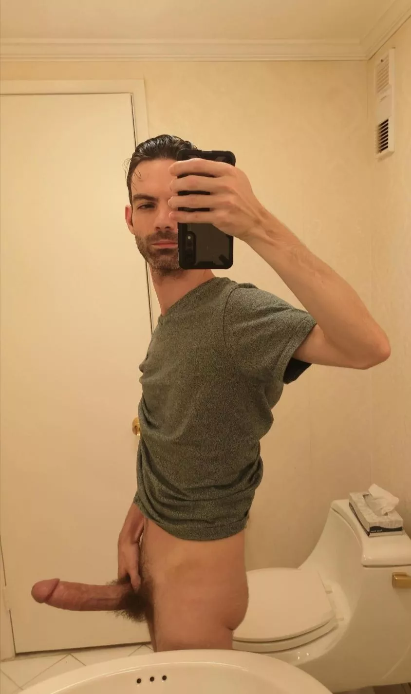 Who wants to get facefucked balls to the jaw?!