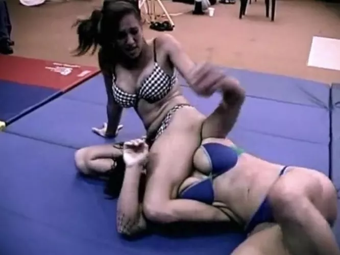 Women catfighting in front crowd