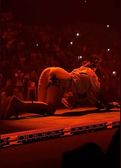 Would love a joi from a bud as Billie eilish~