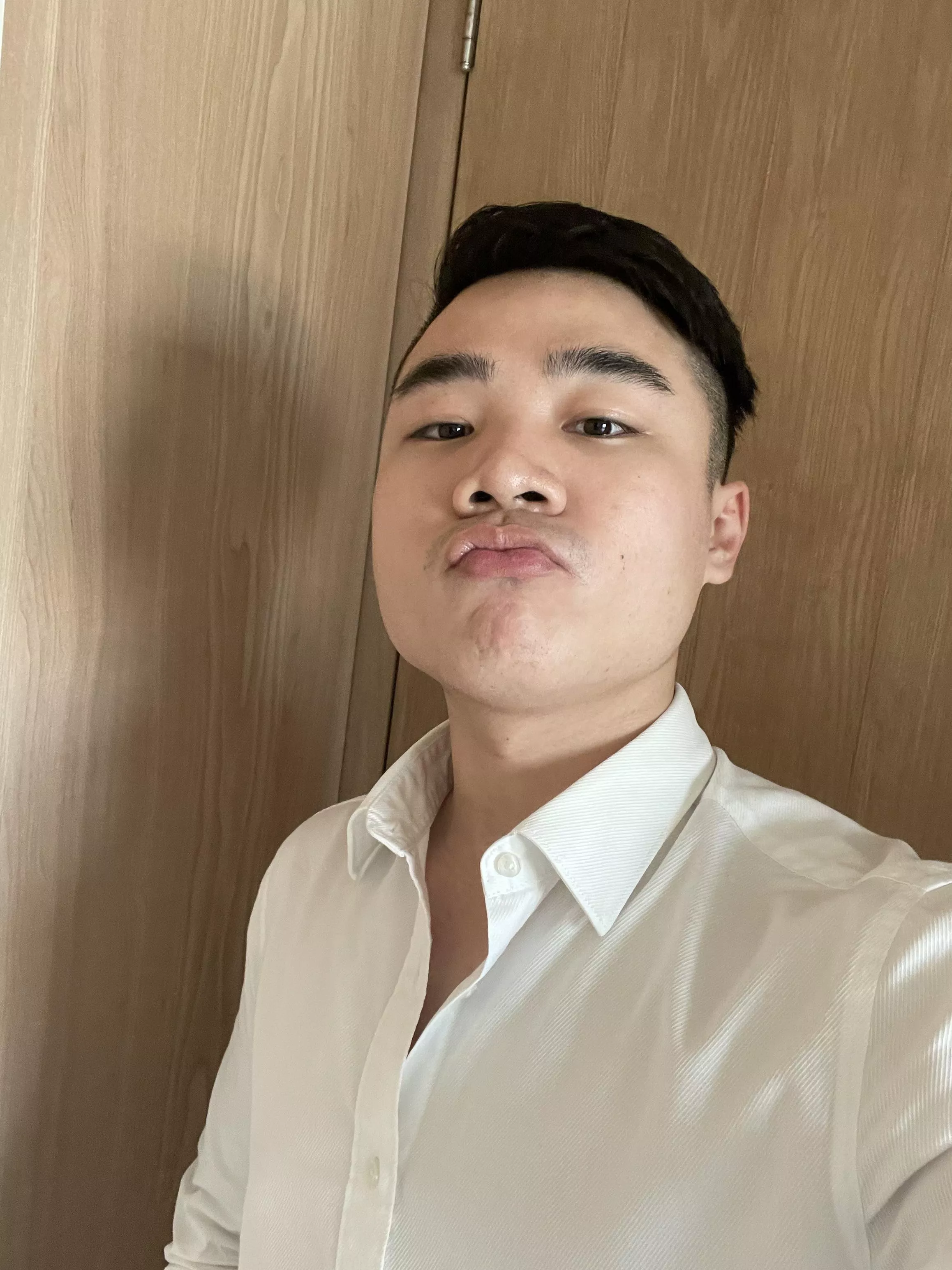 😗