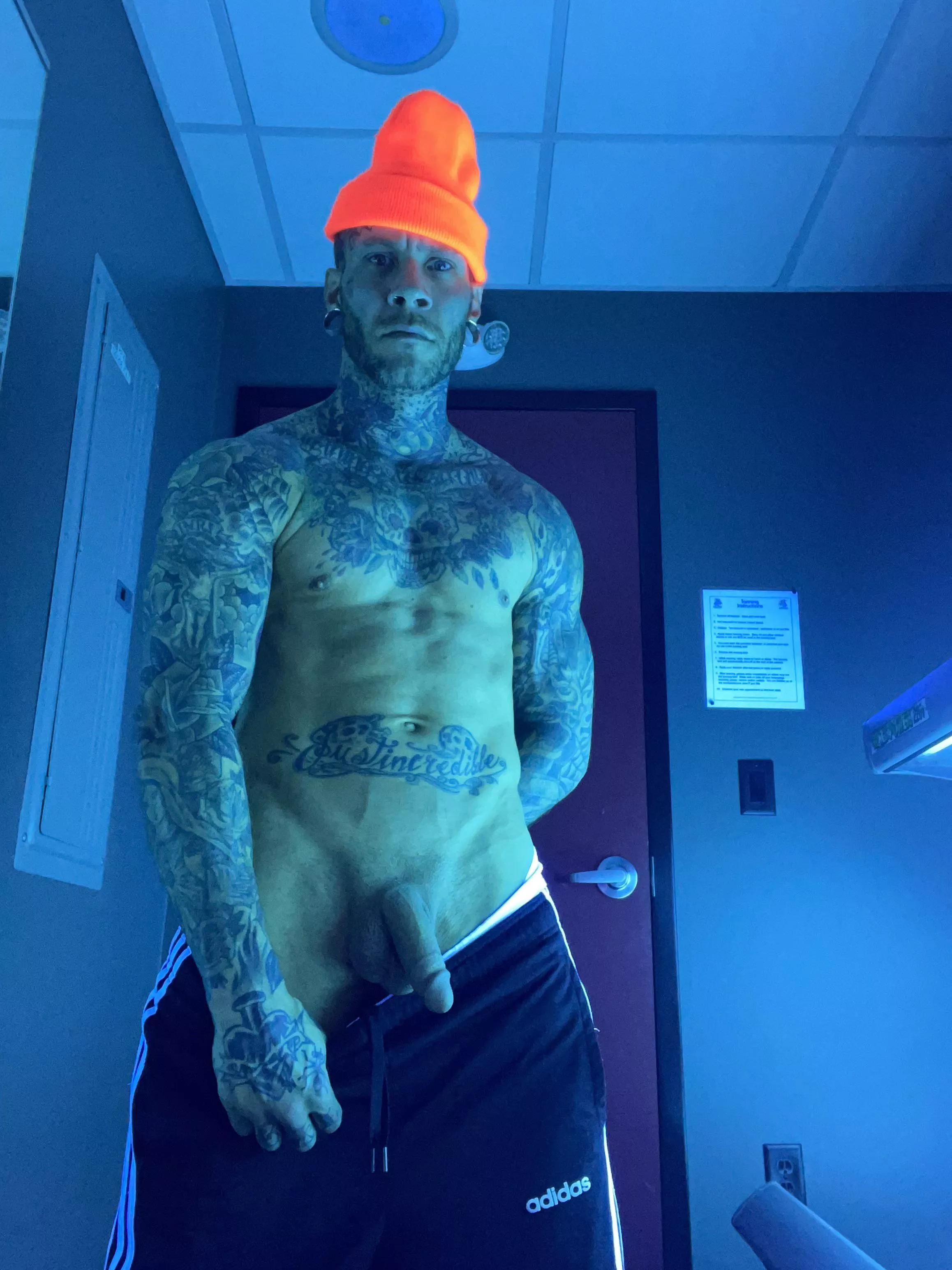 😈