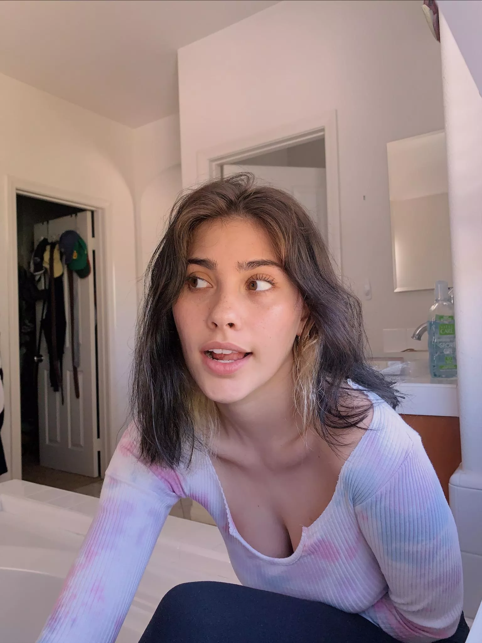 👀