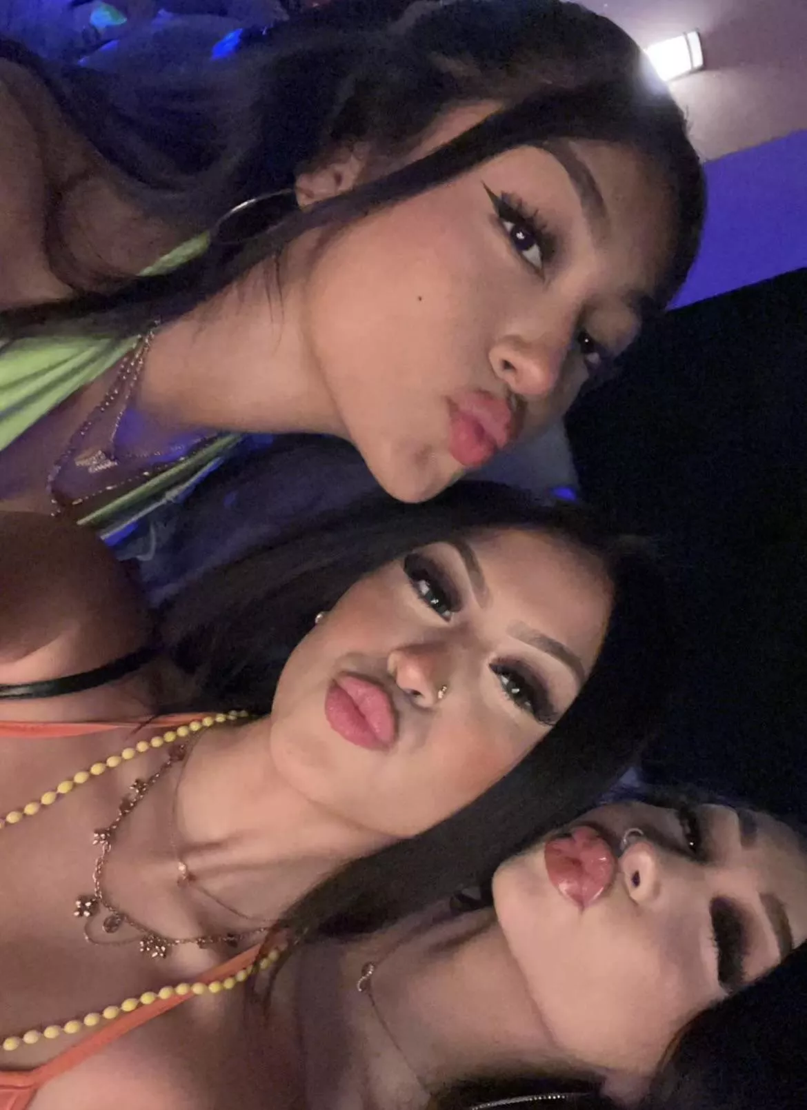 😘