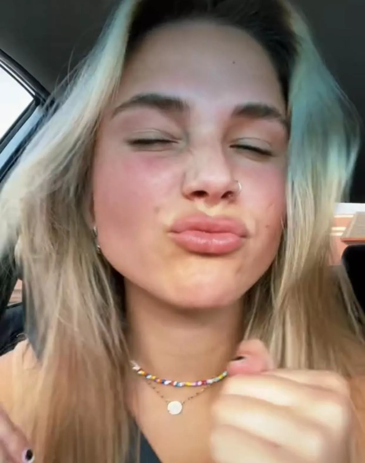 😘