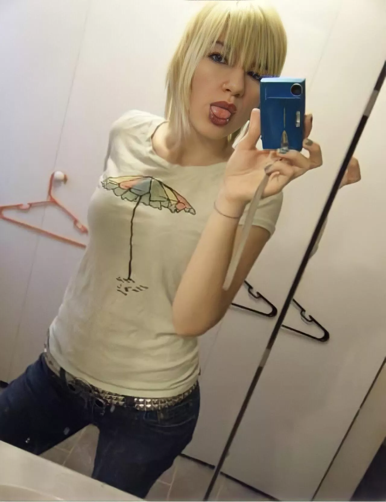 👅