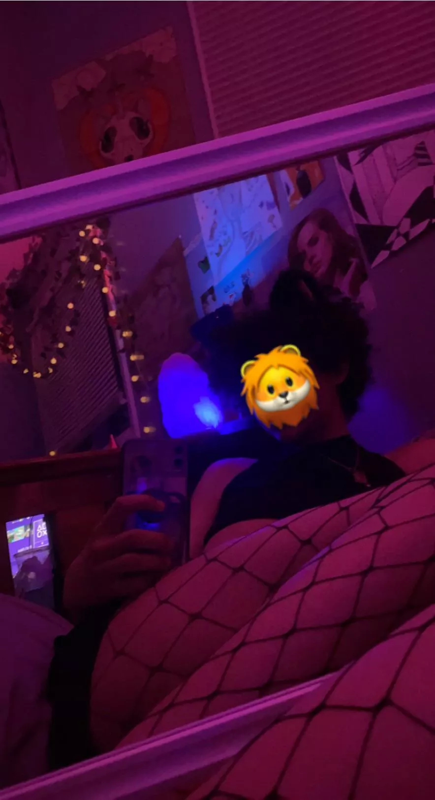 ^~^