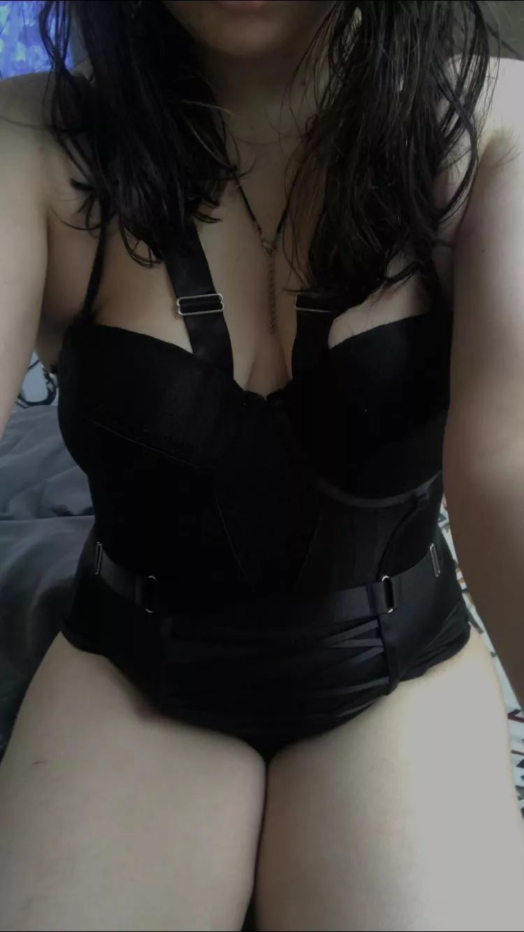 >.<