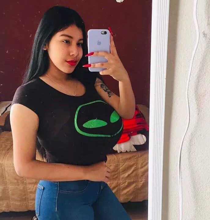 👽