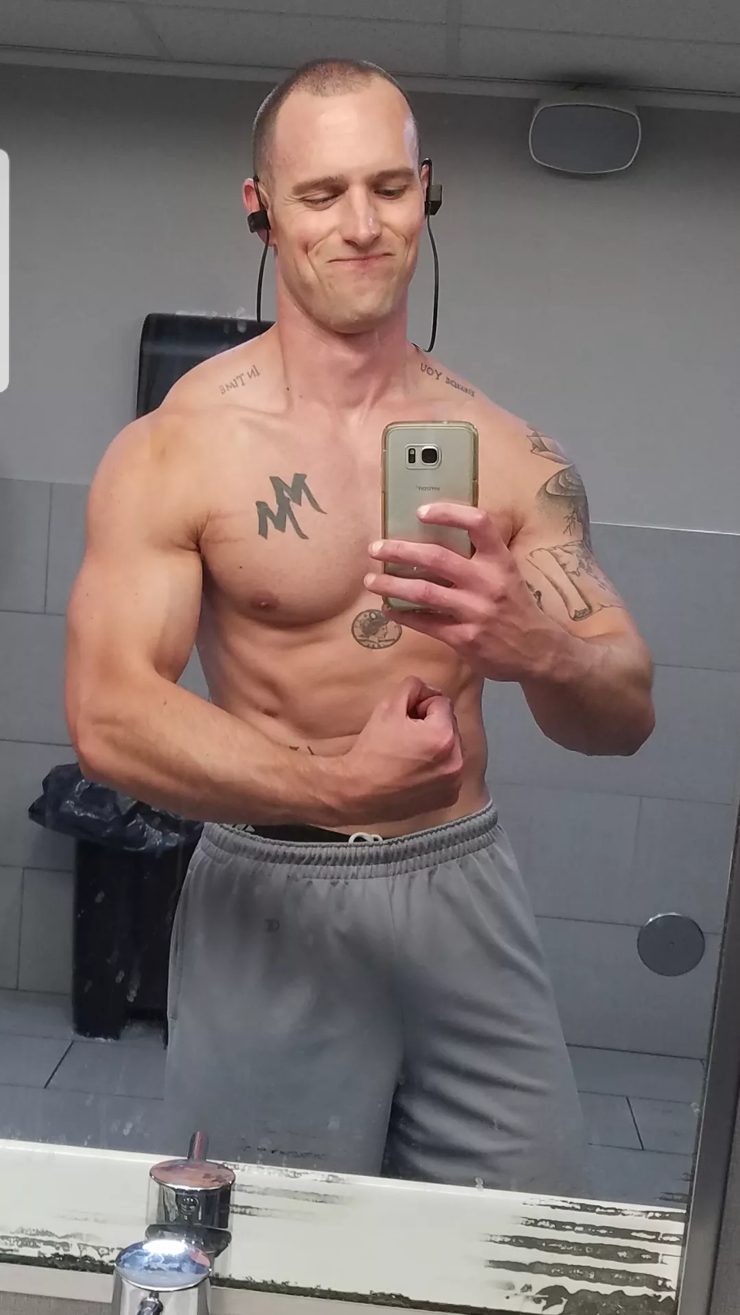 😏
