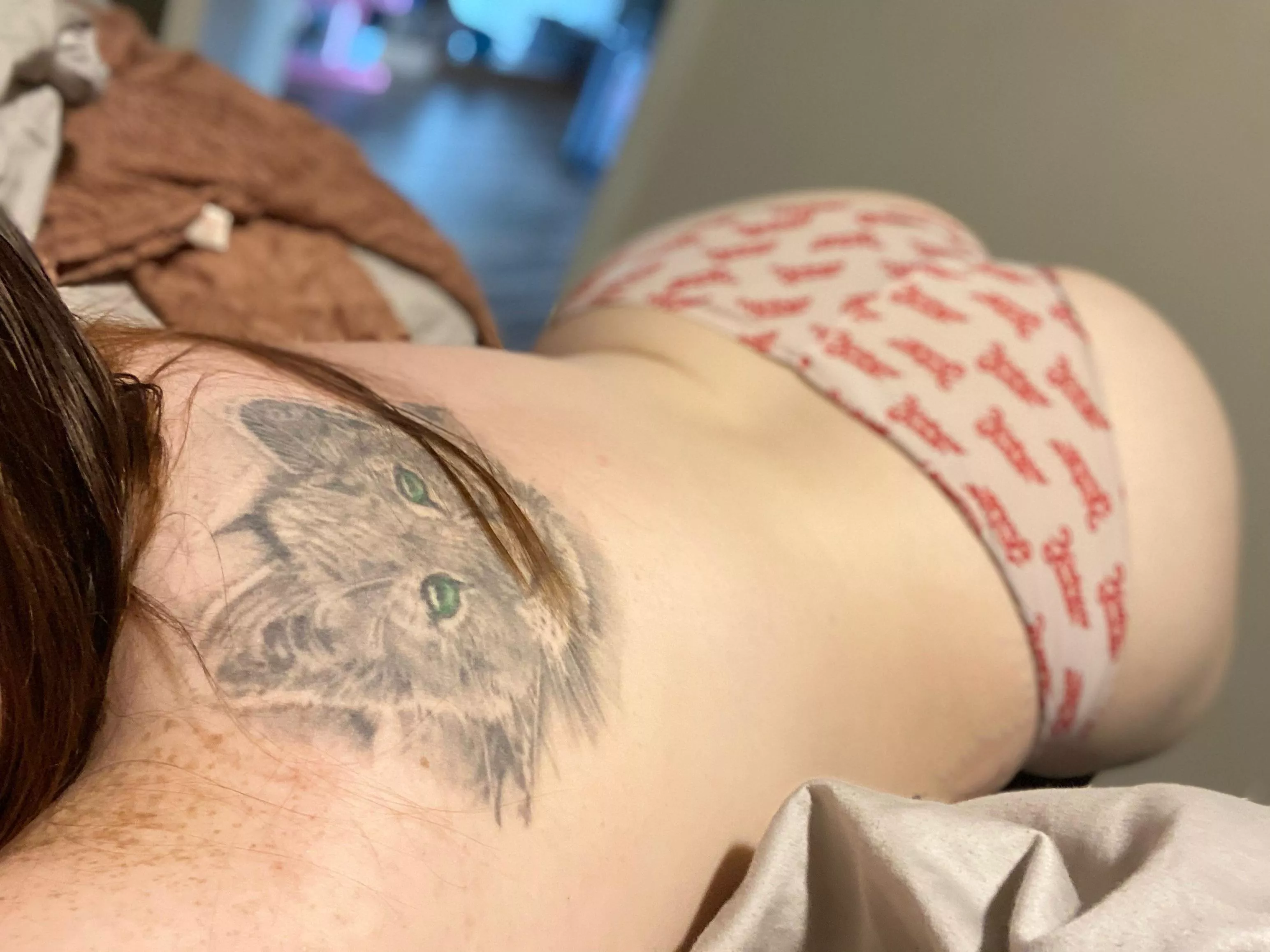 😈