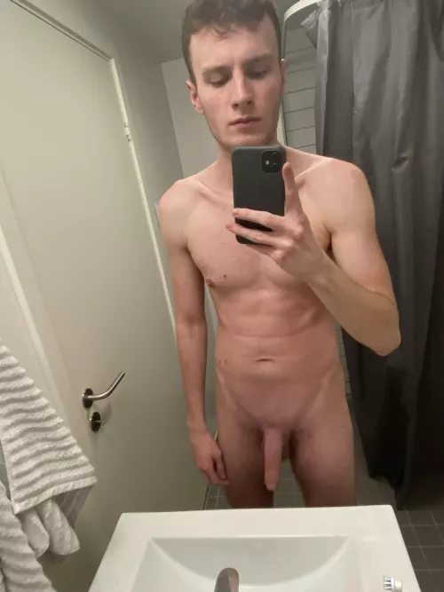 18 6”7 m. What do you Think? Should i post more on This sub?