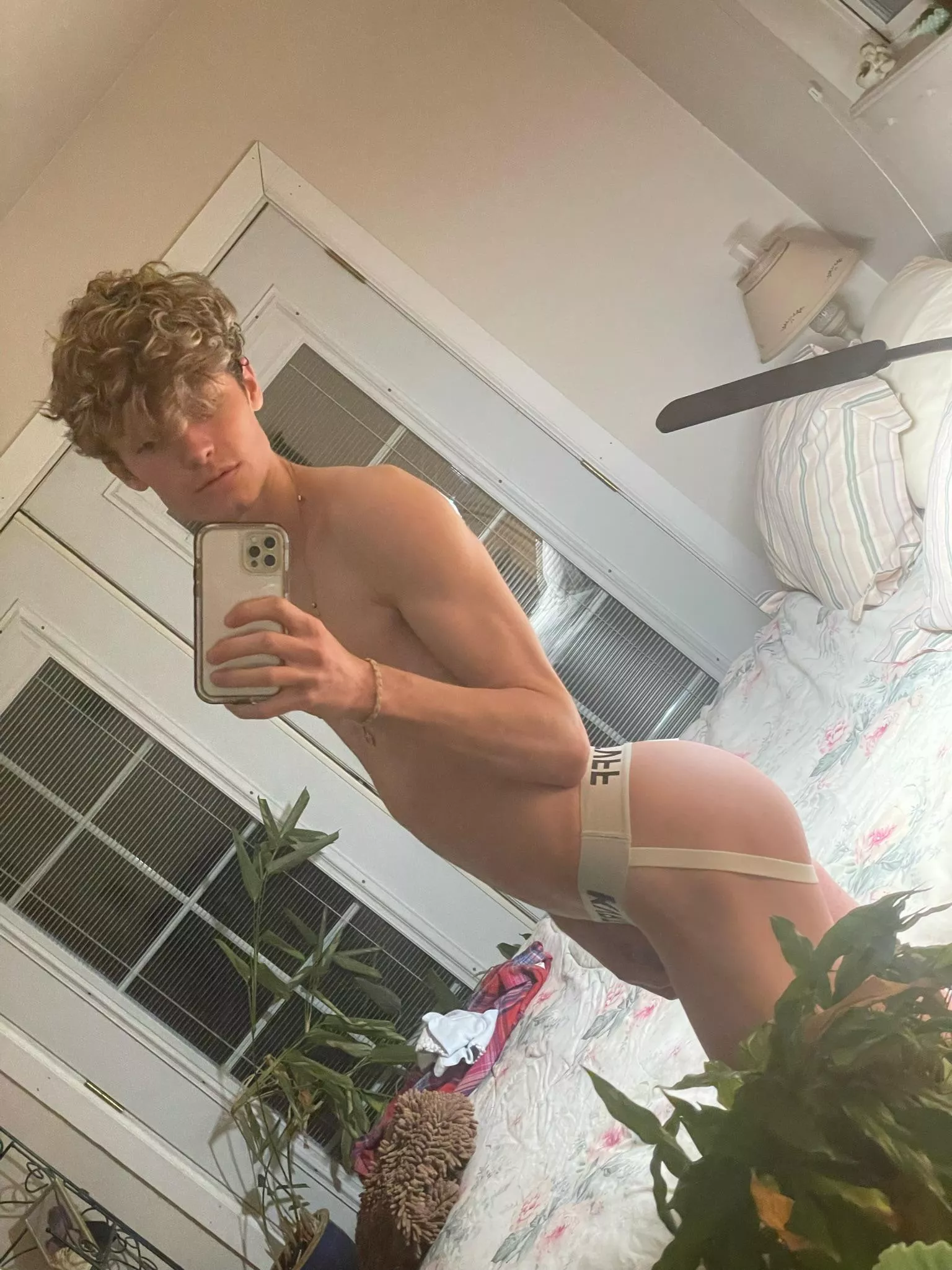 [18] my first body post 🤗 support me if you like what u see 🥰