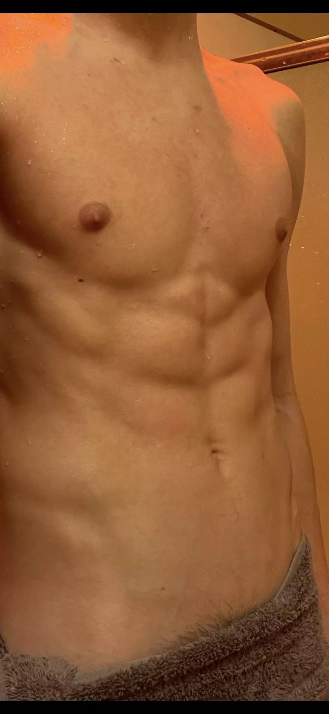 [18] Nice shower ;)
