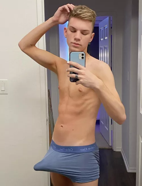 18 Twink what’s ur fav time for sex?😈💦
