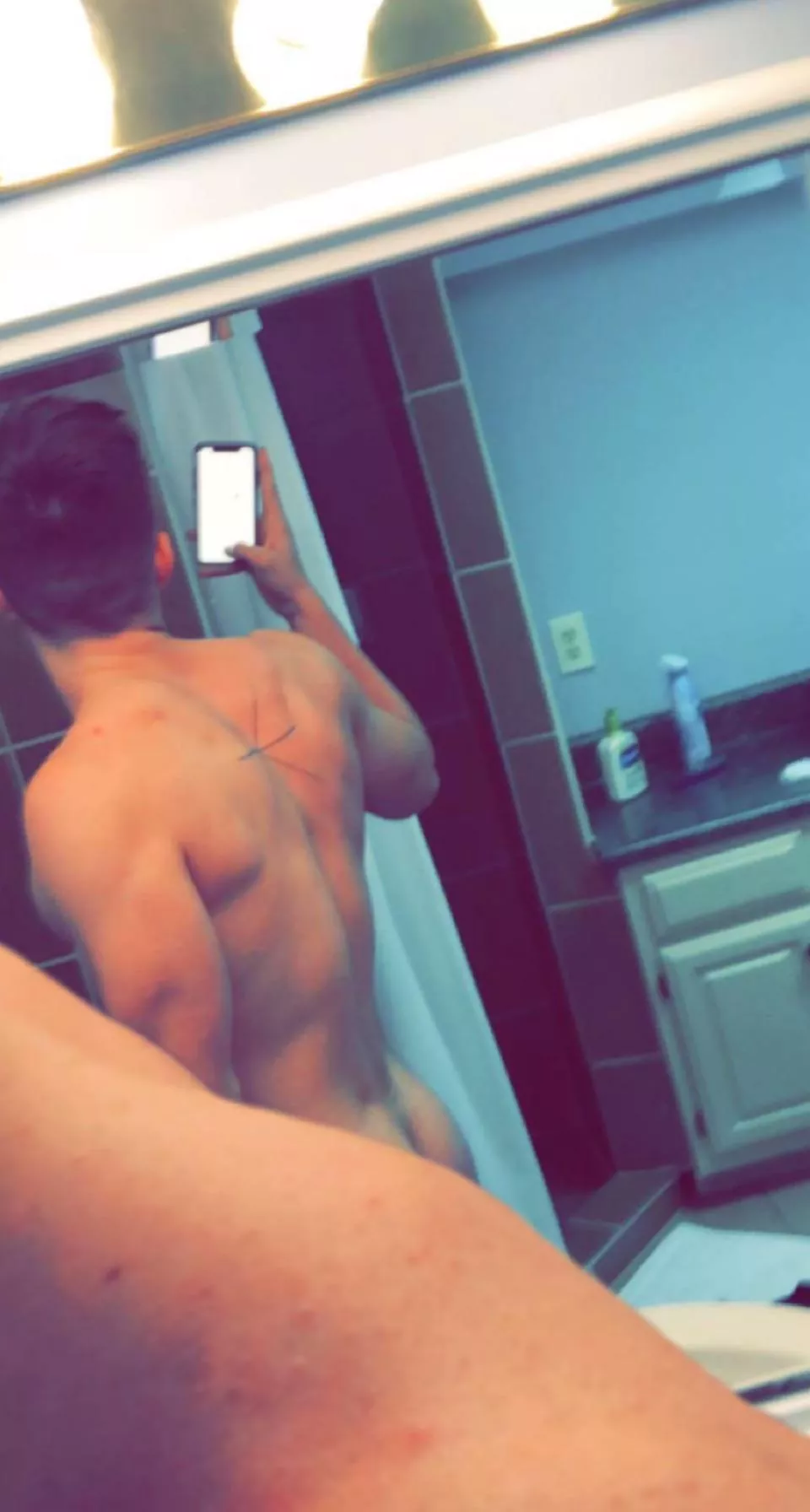 18m trying to make it in the porn industry. Dm me