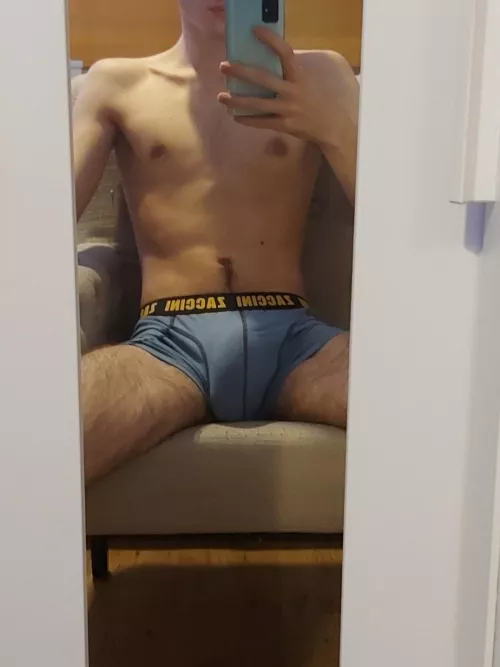 [19] anyone like hung twinks?