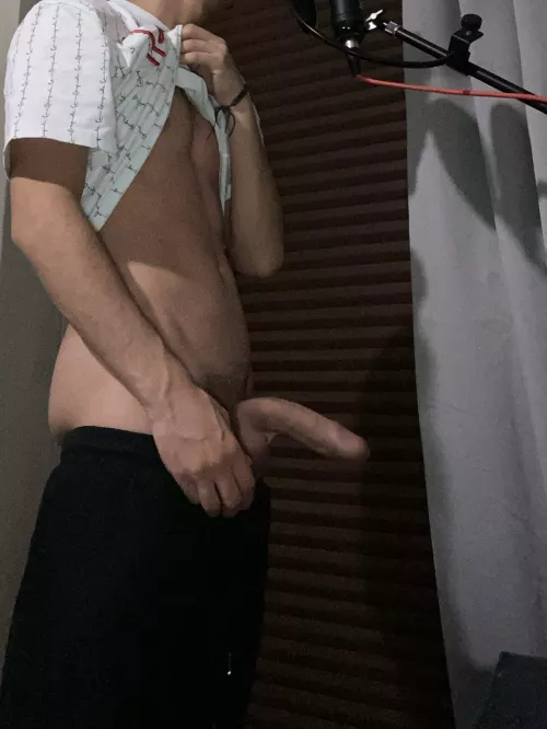 [19] I am gonna enjoy getting sucked while I record 😈🎤