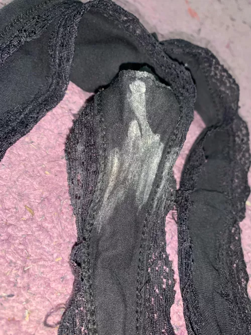 19 year old girlfriend’s panties 🤤