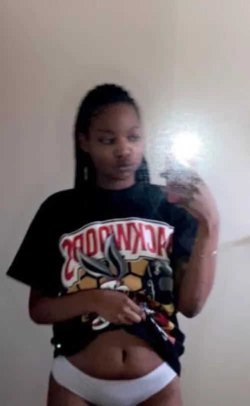 19[F4M] Hey babes I’m sexy fit and down for all kinds of kinky fun while getting High with older men