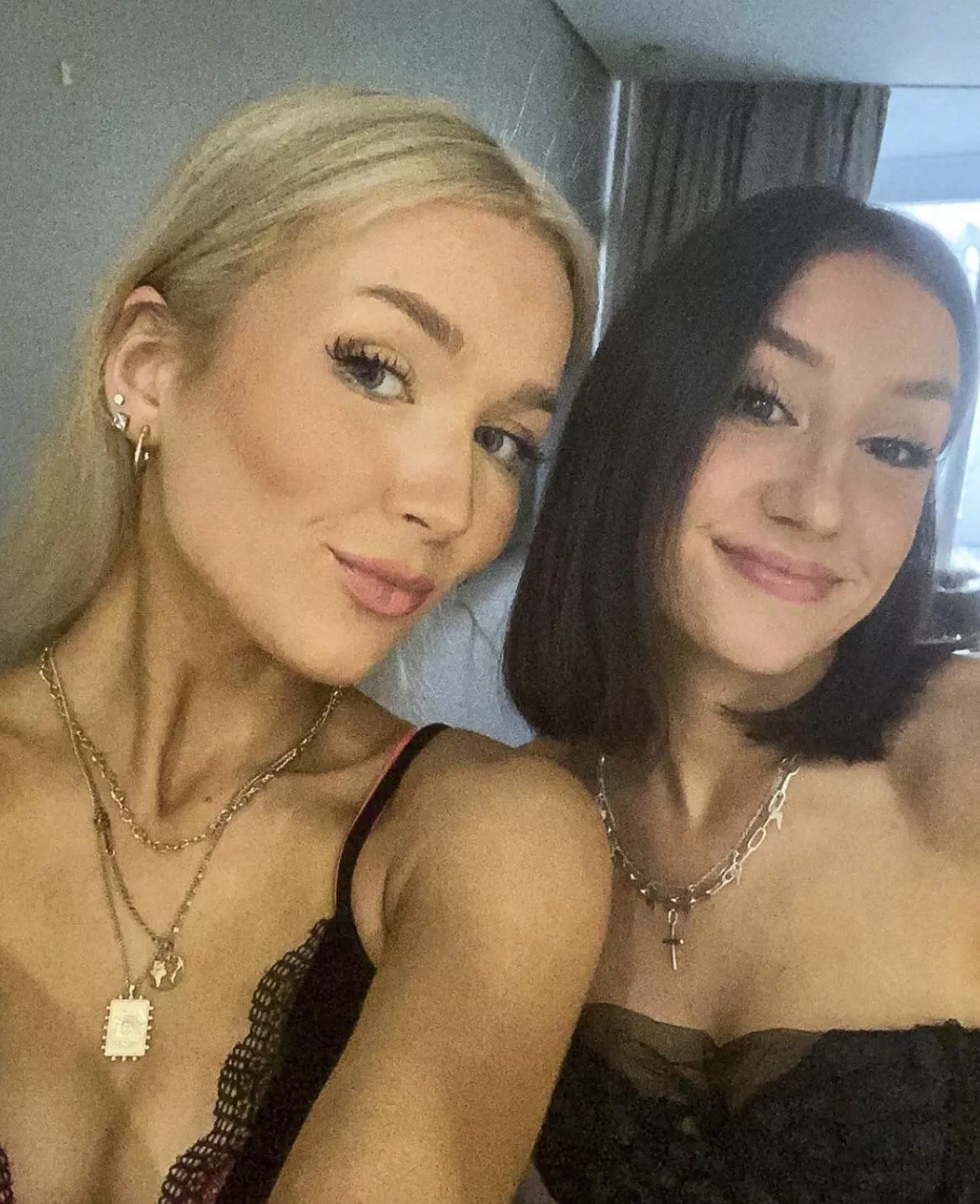 [2] blonde or brunette?