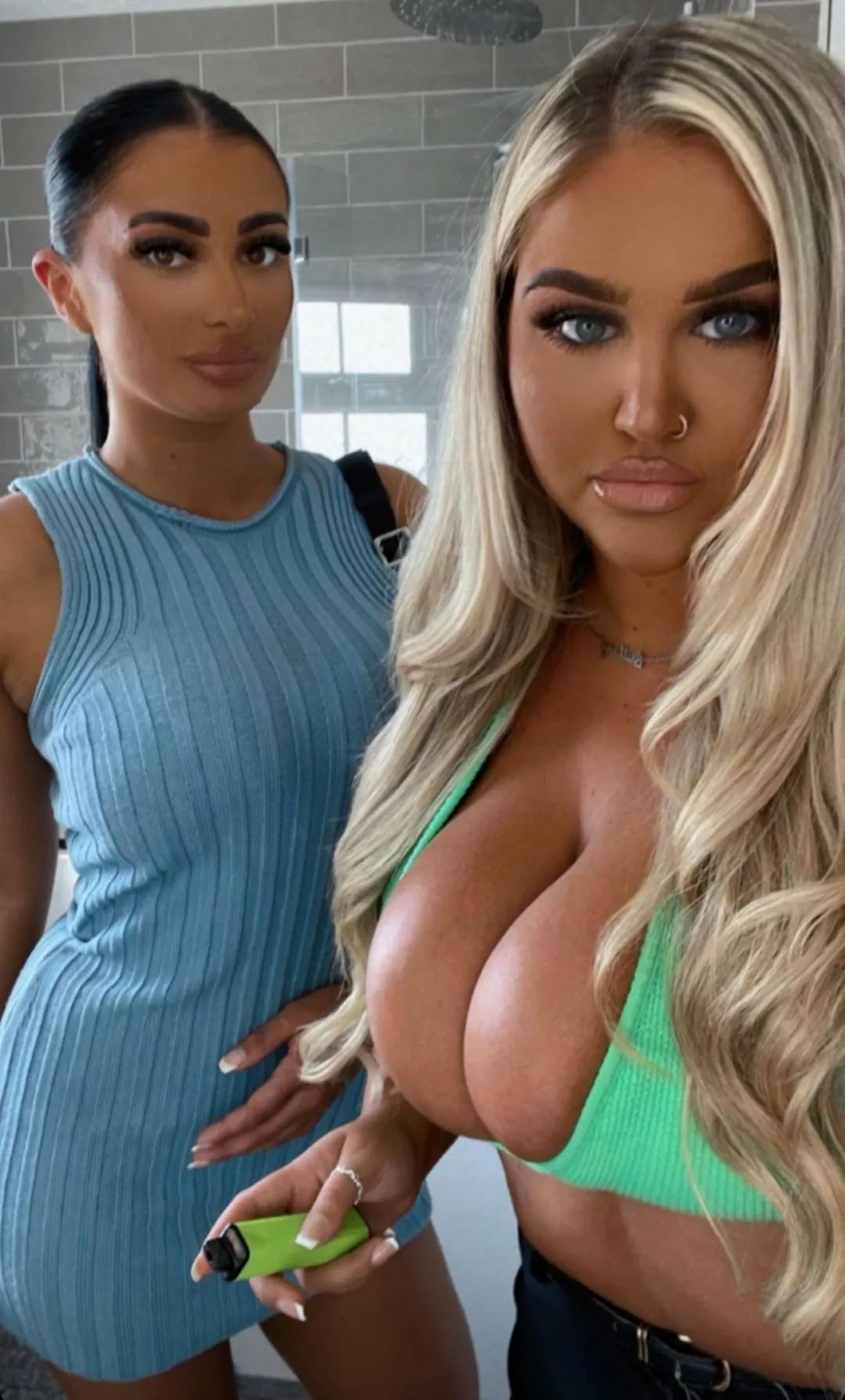 2 sexy friends