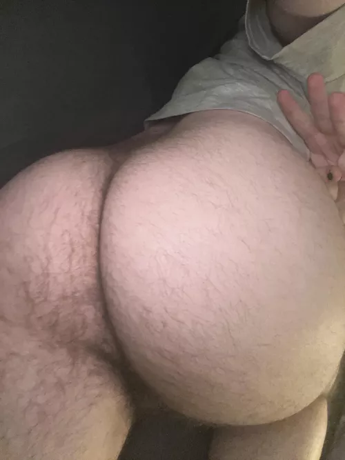 (20) need a face between my cheeks 🥺🖤