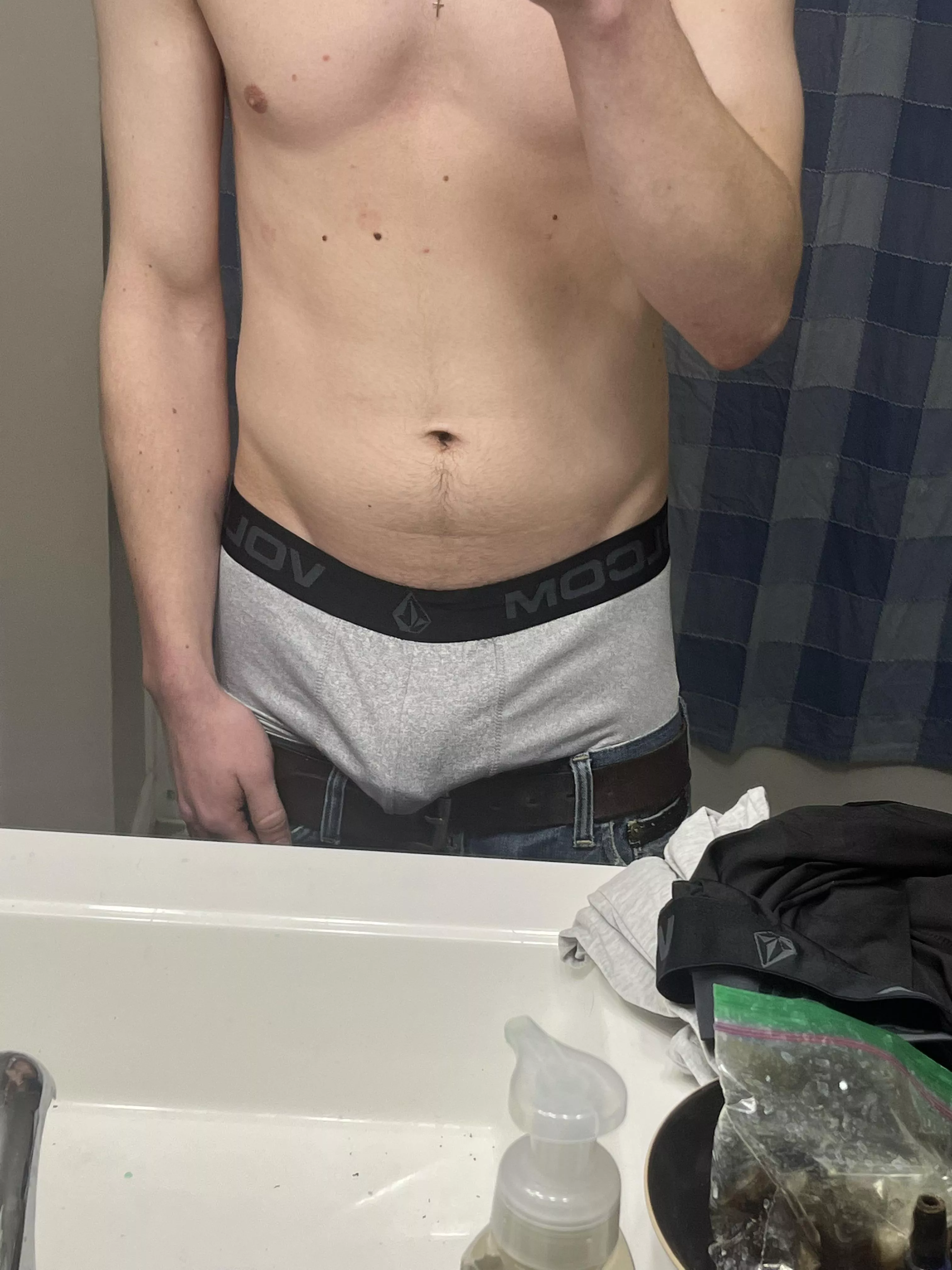 20 straight volcom boxers sag
