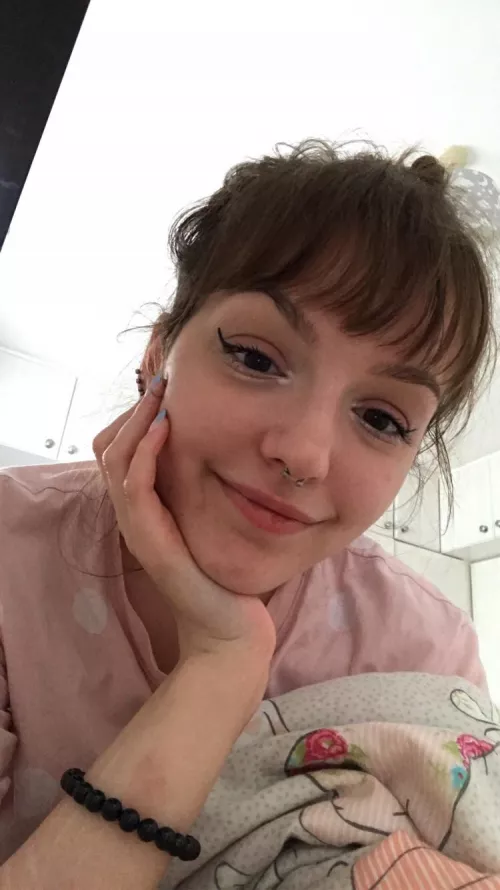 [20F] just a simple selfie 🥰