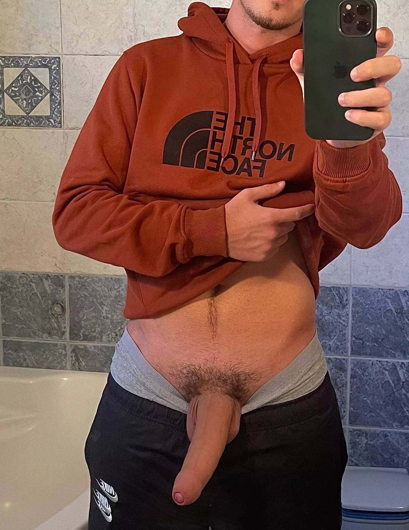 [21] Been on my folks' place for easter but I wanna fuck real hard 🥵