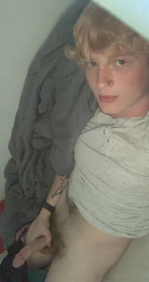 [21] couldn’t imagine shaving my pubes haha. should i go blonde again?