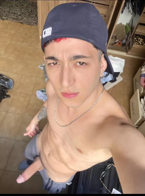 [21] who needs a big boy here? 🤟🏻👅