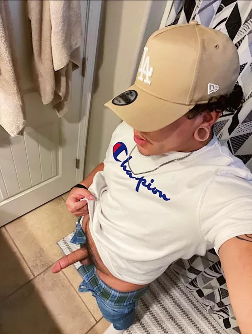 (22) I apologize for the thickness but just get a quick taste 😈