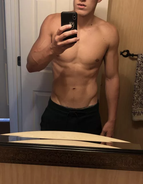 [22] Who wants to serve a college athlete? 😈